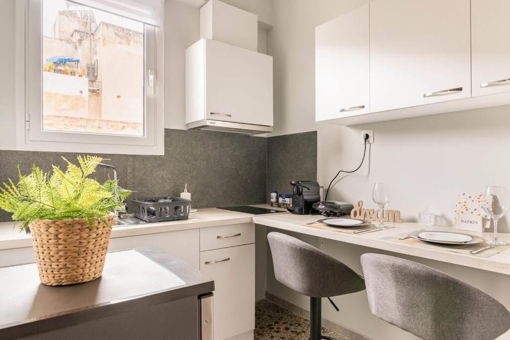 Stylish And Central Apt Near Acropolis - Avdi Square Athens Luaran gambar