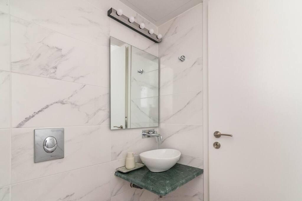 Stylish And Central Apt Near Acropolis - Avdi Square Athens Luaran gambar